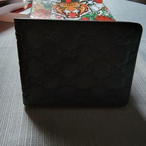 NEW MEN'S BLACK GUCCI WALLET.